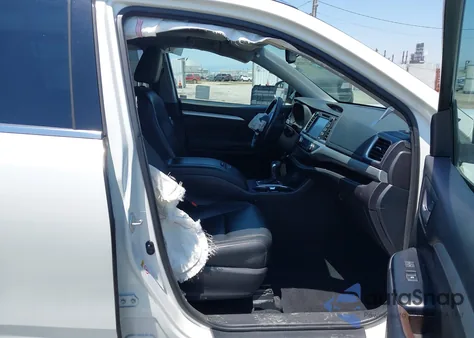 2015 Toyota Highlander Xle V6 z USA, uszkodzony, nr VIN 5TDKKRFH9FS110779